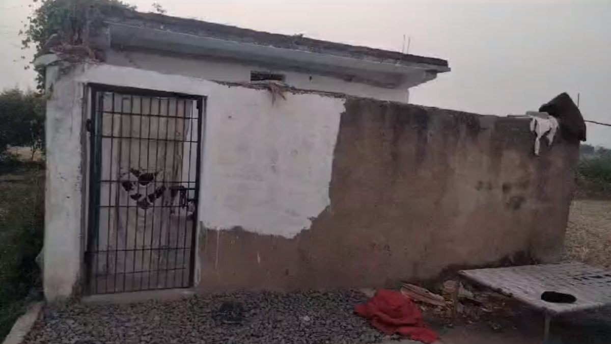 खून से लथपथ मिला शव: क्षेत्र में आग की तरह फैली सनसनी, मृतक की बाइक गायब