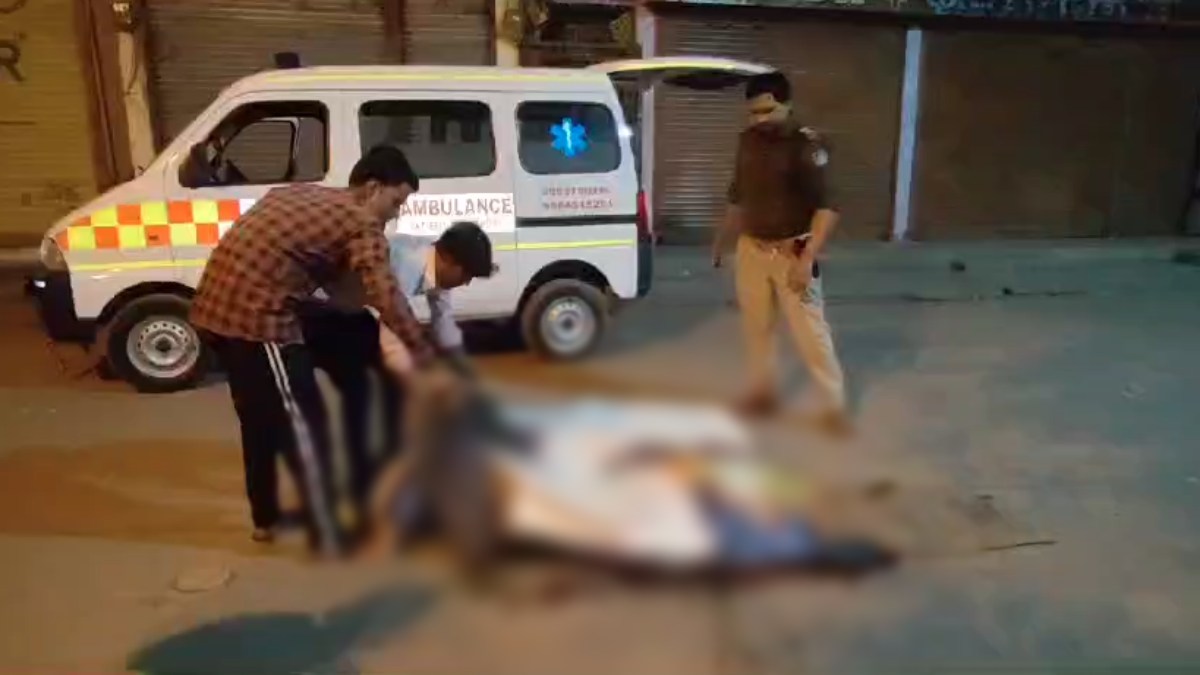 दर्दनाक हादसा: कबाड़ बीनने वाले के ऊपर चढ़ा ट्रक, मौके पर तोड़ा दम