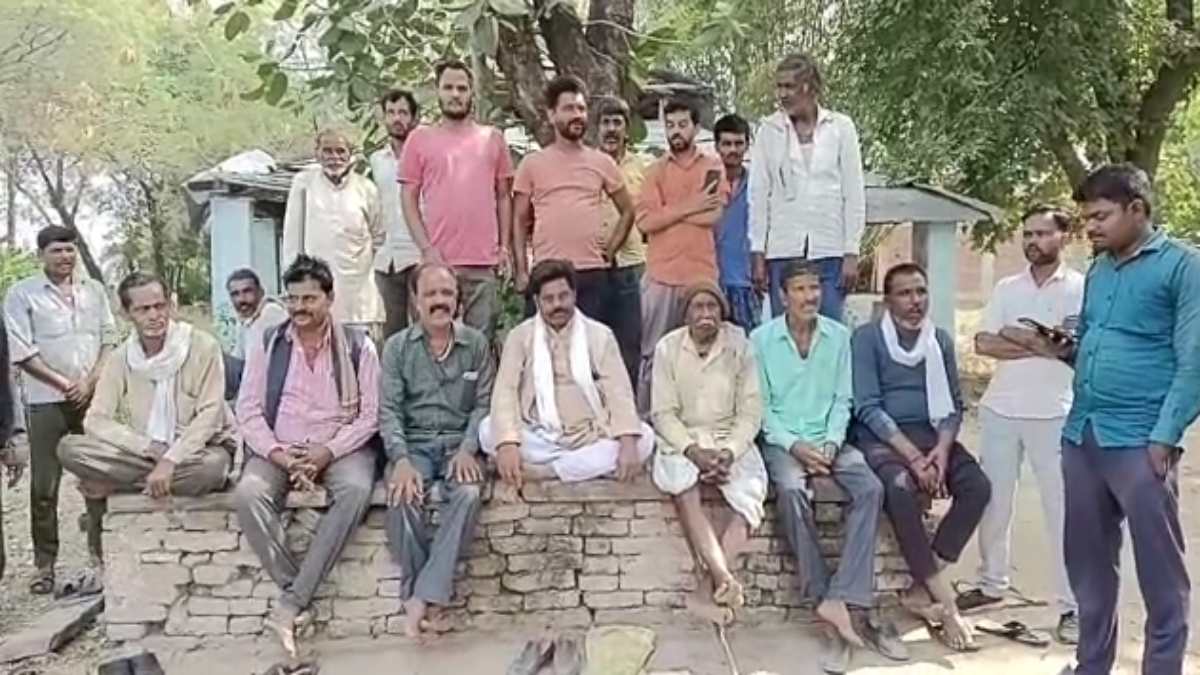 चुनाव बहिष्कार: पक्की सड़क नहीं होने से ग्रामीण परेशान, बोले- अब आश्वासन नहीं काम चाहिए