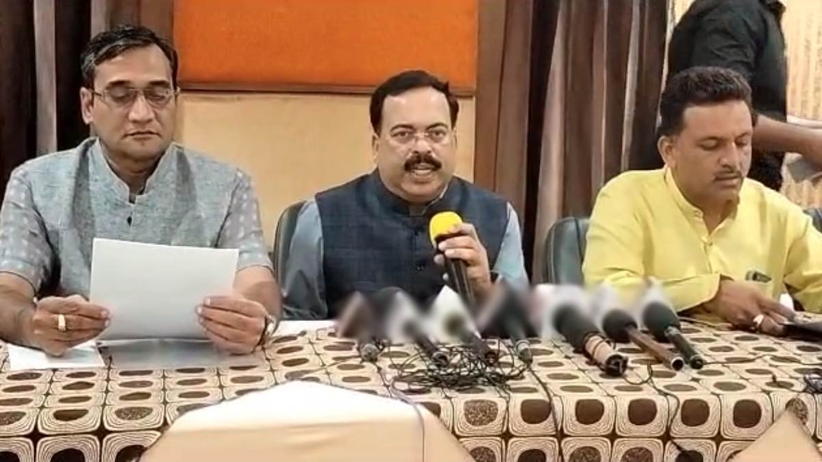 कांग्रेस ने की जिला निर्वाचन अधिकारी की शिकायत: बीजेपी प्रत्याशी गोविंद राजपूत को फायदा पहुंचाने का लगाया आरोप, चुनाव आयोग से कार्रवाई की मांग