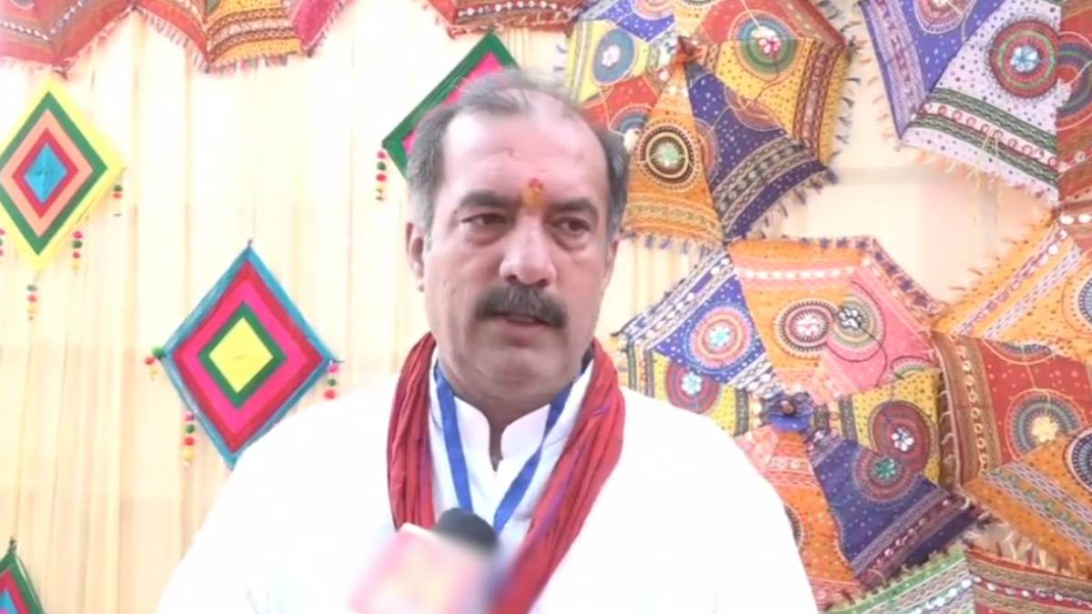 MP में 18 साल बाद होने जा रही नई सुबह: पूर्व वित्त मंत्री ने परिवार संग डाला वोट, बोले- जनता कराएगी कांग्रेस की वापसी, चार बार के सांसद राकेश सिंह से है तरुण भनोट का मुकाबला