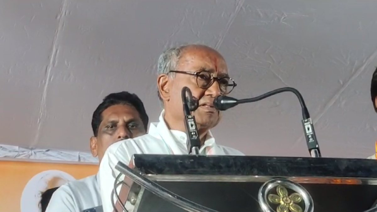 दिग्विजय ने BJP और सिंधिया पर साधा निशाना: कहा- धर्म का उपयोग राजनीतिक हथियार के रूप में नहीं होना चाहिए, इससे समाज का बंटवारा और अशांति फैलती है