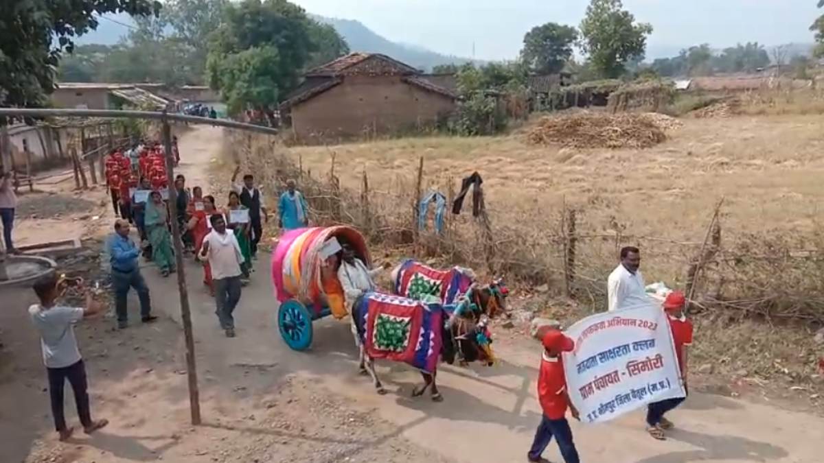 सारे काम छोड़ दो सबसे पहले वोट दो: MP में दुल्हन की तरह सजी बैलगाड़ी से निकाली मतदाता जागरूकता रैली, वोटिंग का दिलाया संकल्प