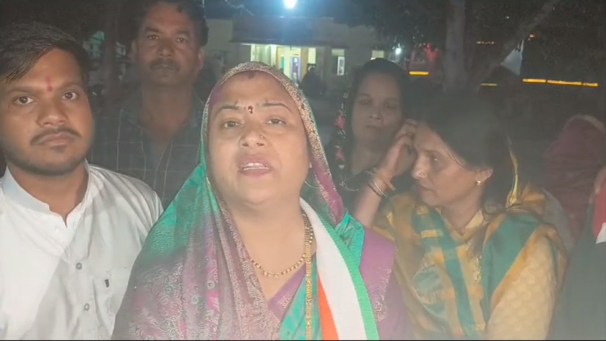 कांग्रेस पार्षद और बीजेपी कार्यकर्ताओं के बीच झूमाझटकी: पैसे बांटने को लेकर हुआ विवाद, थाने पहुंचा मामला