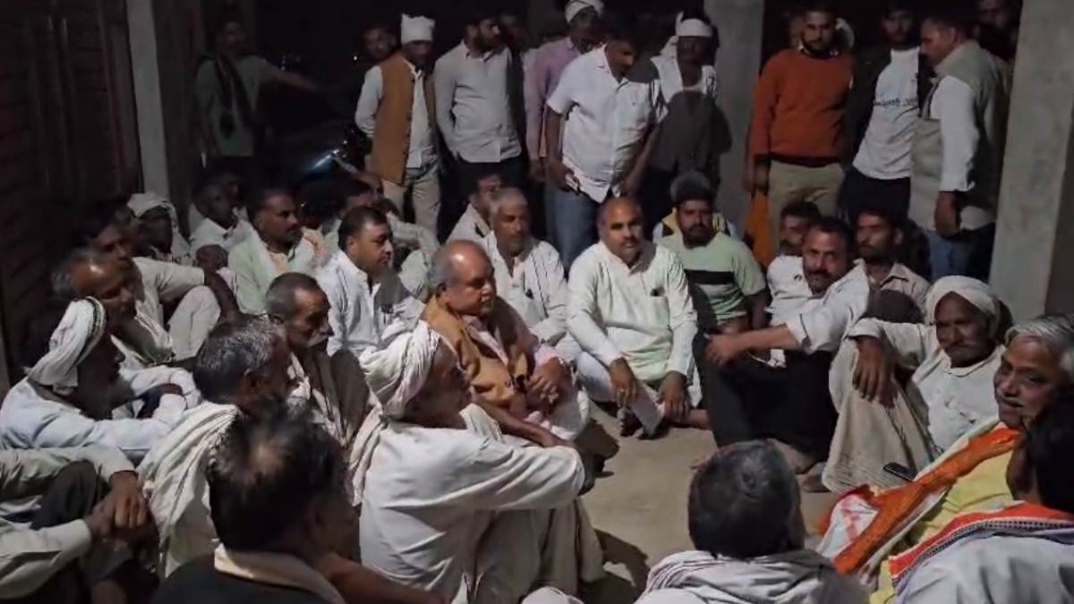केंद्रीय मंत्री ने मृतक के परिजनों से की मुलाकात: नरेंद्र तोमर ने कड़ी कार्रवाई का दिया आश्वासन, बदमाशों ने गोली मारकर की थी युवक की हत्या