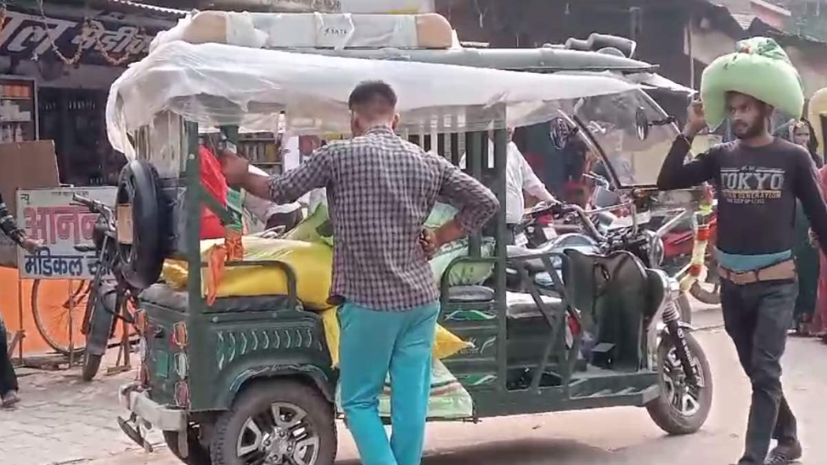 MP में खाद की कालाबाजारी: ब्लैक में बिका रहा डीएपी खाद, शिकायत मिलने पर जांच के लिए पहुंचे अफसर, लेकिन नहीं की कोई कार्रवाई