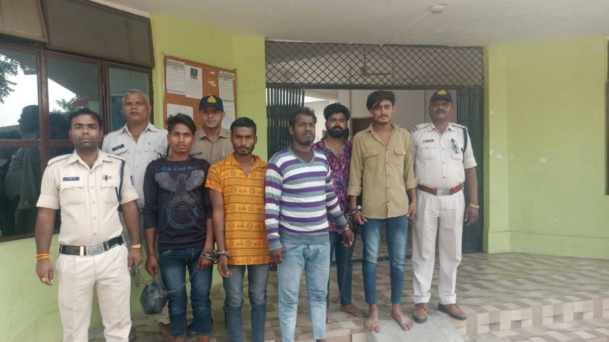 लूट और अपहरण के 5 आरोपी गिरफ्तार: बस कंडक्टर का किया था किडनैप, कार समेत लूट का माल जब्त