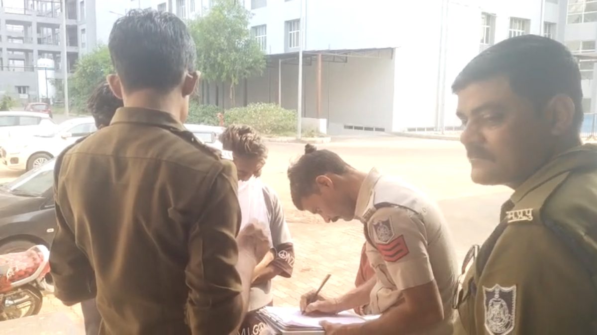 अस्पताल में मासूम की मौत: परिजनों ने किया जमकर हंगामा, मचा बवाल