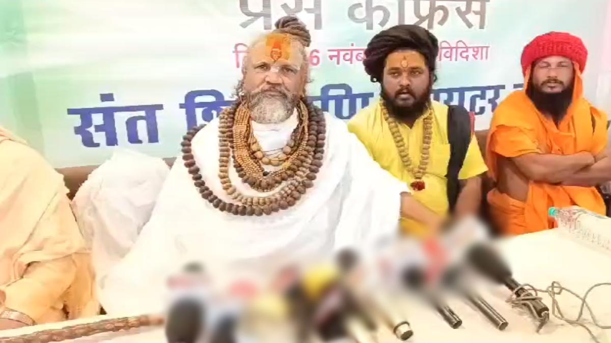 कंप्यूटर बाबा ने CM शिवराज और सरकार को बताया धर्म विरोधी: महाकाल लोक को लेकर दिया बड़ा बयान, कांग्रेस की तारीफ में पढ़े कसीदे
