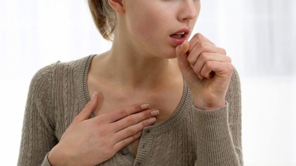 Dry Cough: सर्दियों के मौसम में तकलीफदेह होती है सूखी खांसी, इसे रोकने के लिए करें ये उपाय