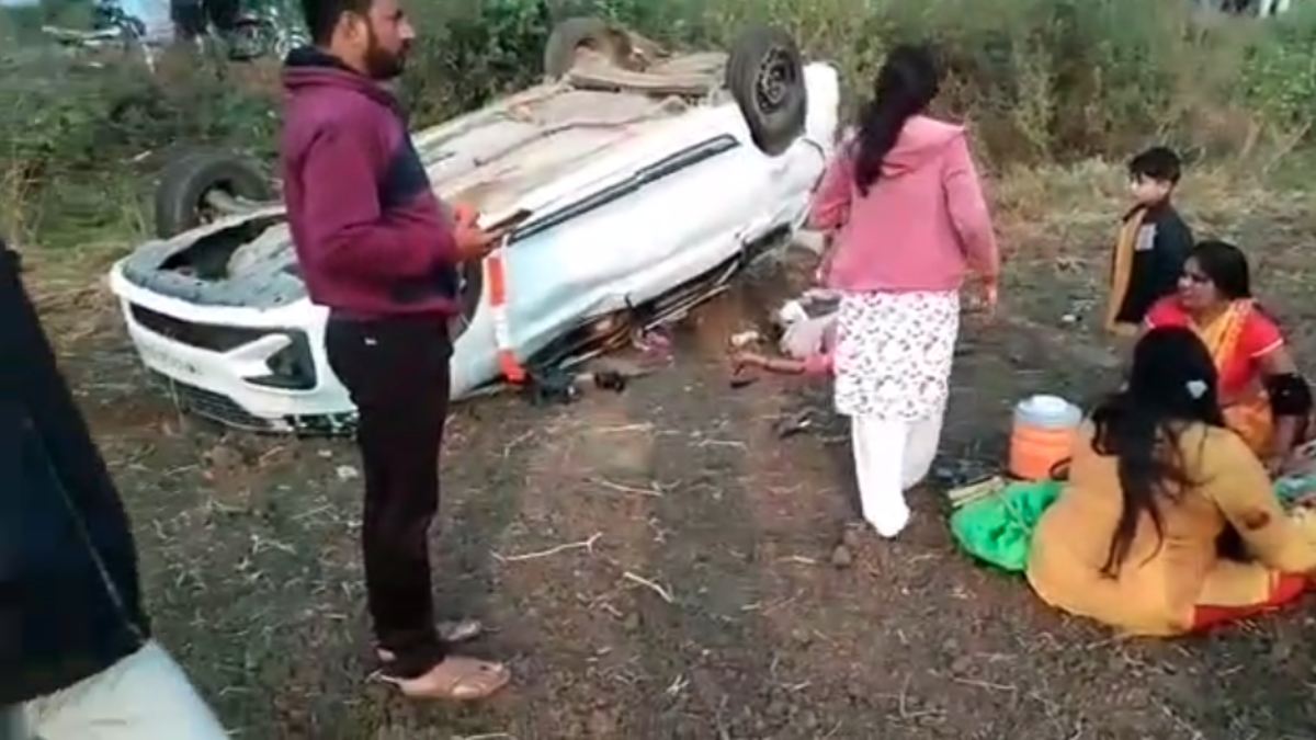 हरदा में बड़ा हादसा: अनियंत्रित होकर खेत में पलटी कार, एक महिला की मौत, 7 घायल, सलकनपुर देवी दर्शन करने जा रहा था परिवार