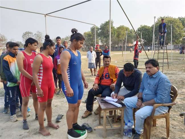 वाराणसी की बेटी ने कुश्ती में किया कमाल, पिता लगाते हैं जूस का ठेला