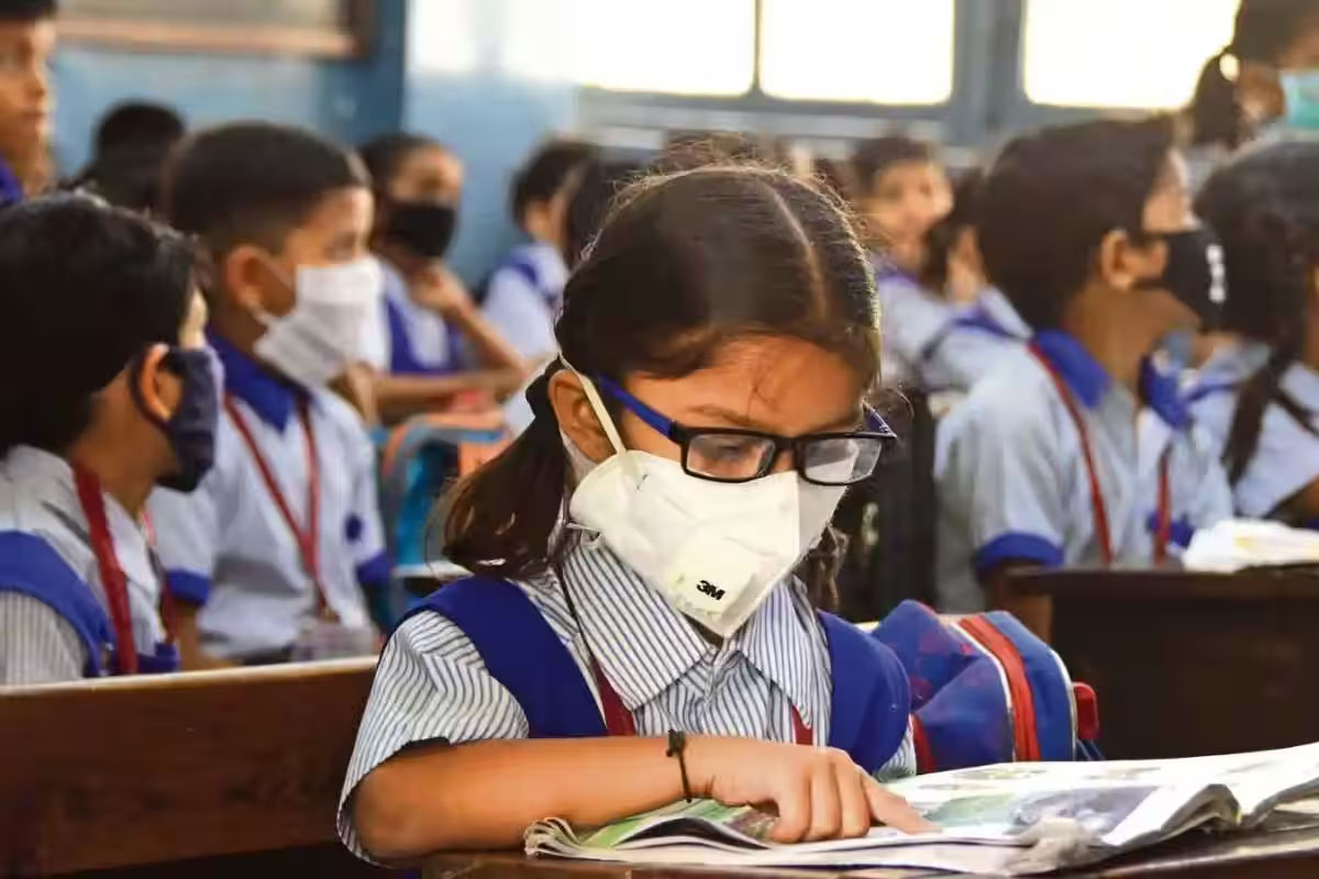 दिल्ली में प्राइमरी स्कूल दो दिन बंद, निर्माण पर भी रोक