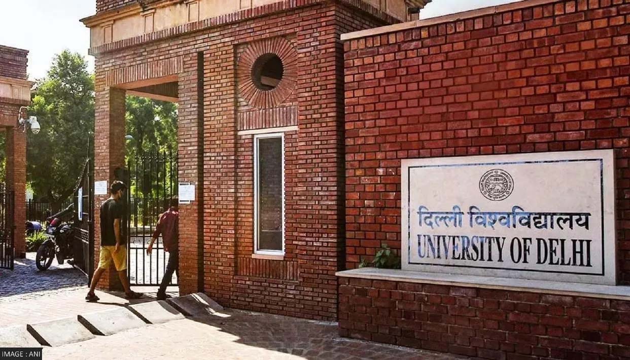 डीयू के अंग्रेजी विभाग ने पीएचडी शुल्क कम किया