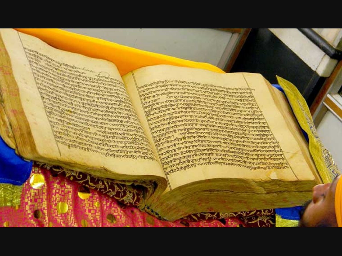 12-13 साल के बच्चे पर श्री गुरु ग्रंथ साहिब के अंग फाड़ने का आरोप
