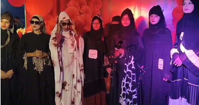 मुजफ्फरनगर: जमीयत ने बुर्के में कैटवॉक पर जताया एतराज, कार्यक्रम में अभिनेत्री मंदाकिनी भी हुईं थी शामिल