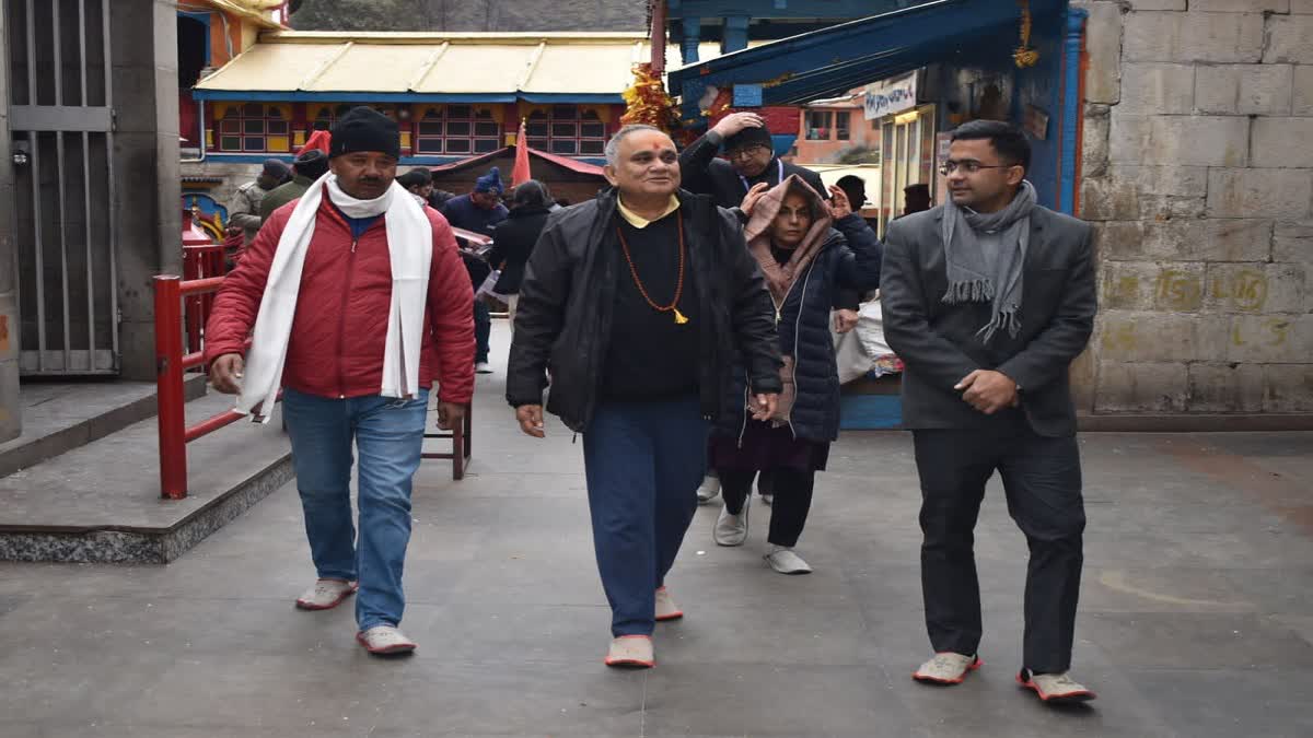 भारत निर्वाचन आयुक्त और नेपाल के राजदूत ने किए बदरी विशाल के दर्शन, पूजा कर लिया आशीर्वाद