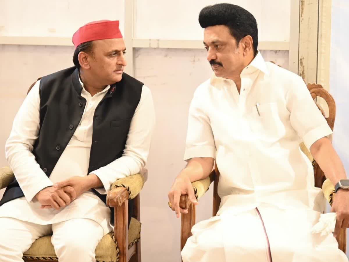 लोकसभा चुनाव की तैयारियों के मद्देनजर चेन्नई पहुंचे अखिलेश यादव, CM स्टालिन से रणनीतियों पर की चर्चा