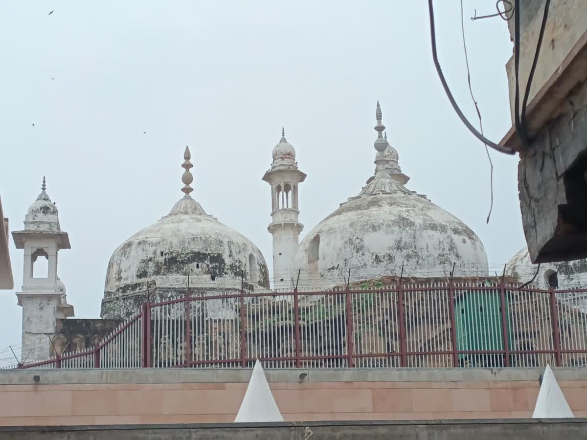 Gyanvapi Case: व्यास जी तहखाना को DM के सुपुर्द करने के मामले में सुनवाई आज, जानें पूरा मामला