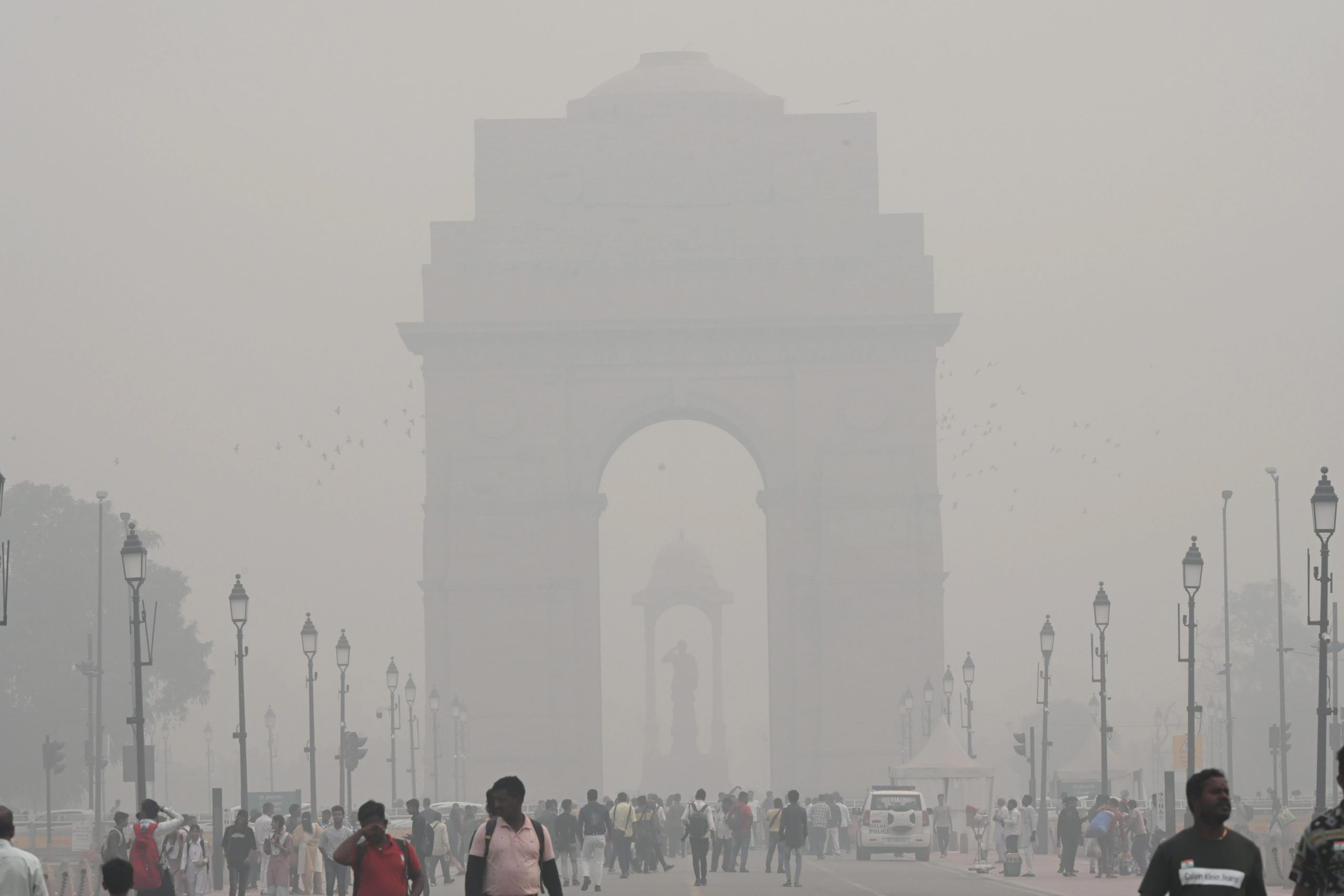 दिल्ली में फिर बिगड़ी हवा AQI फिर 400 के पार
