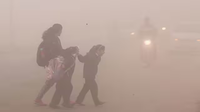 दिल्ली के तापमान में कमी ने और बढ़ाई सबकी मुश्किलें