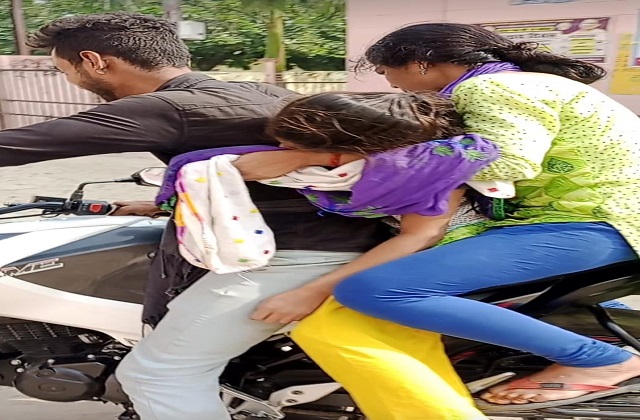 औरैया में स्वास्थ्य सेवा बदहाल: बहन का शव पीठ पर बांधकर बाइक से ले गया युवक, नजारा देखते रहे लोग