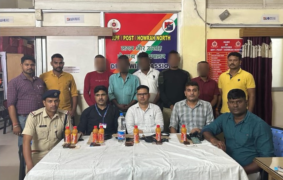 ट्रेन में यात्रियों को फ्रूटी पिलाकर बेहोश करने वाले गैंग को RPF ने पकड़ा
