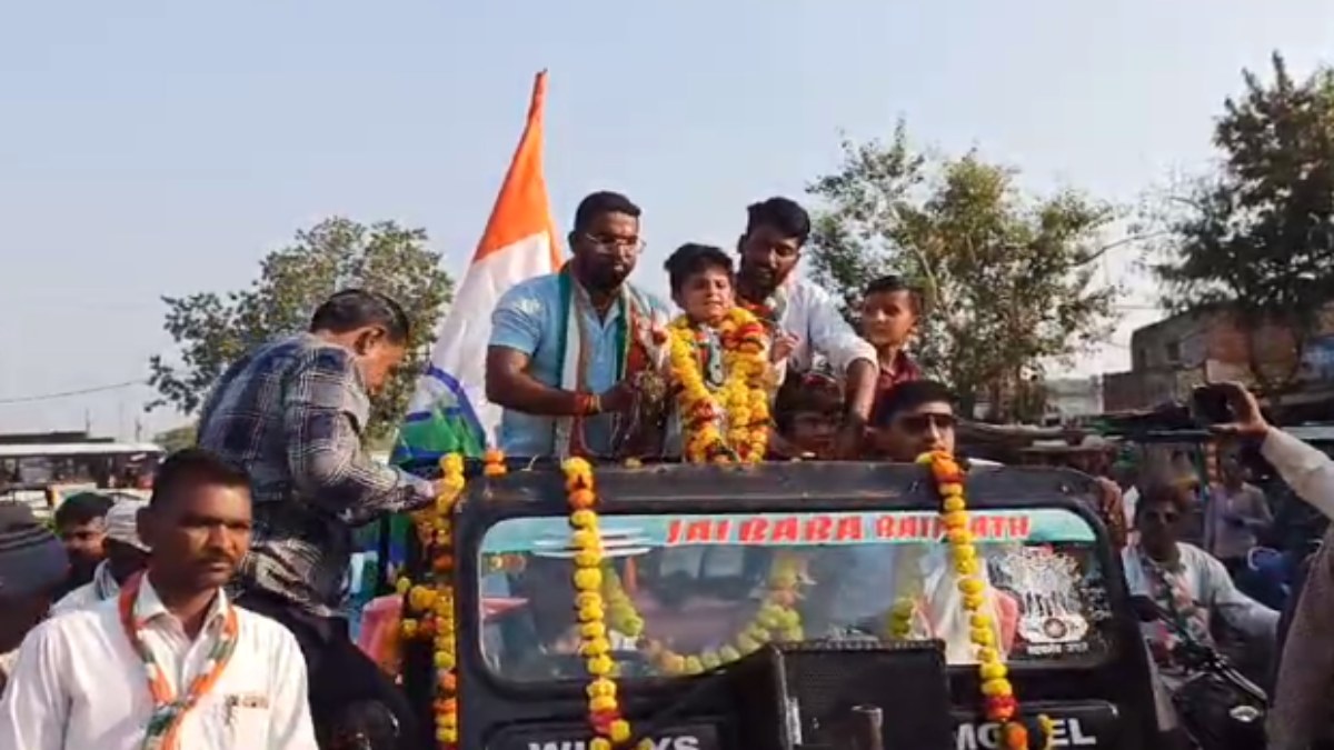 कांग्रेस प्रत्याशी के ढाई वर्षीय बेटे ने किया रोड शो: जगह-जगह हुआ स्वागत, पिता के लिए की वोट की अपील