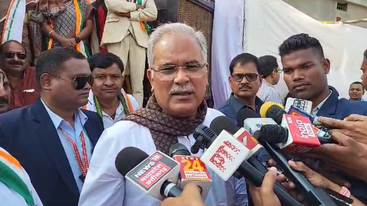 मुख्यमंत्री भूपेश बघेल ने पूर्व सीएम रमन सिंह पर साधा निशाना, कहा- बोरिया बिस्तर बंध गया है, वो हार रहे हैं चुनाव