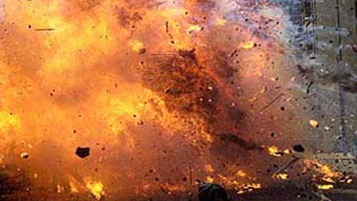 Cylinder Blast: छठ घाट पर बड़ा हादसा, सिलेंडर ब्लास्ट होने से 10 लोग झुलसे, 5 की हालत गंभीर