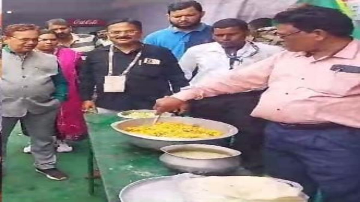बलिजात्रा में सीएमसी ने किया खाद्य निरीक्षण, टीम ने फेंका दो क्विंटल खाना