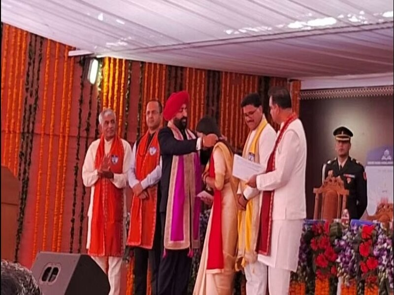 स्वामी राम हिमालयन विवि दीक्षांत समारोह: राज्यपाल गुरमीत सिंह ने छात्र-छात्राओं को दी डिग्री-मेडल