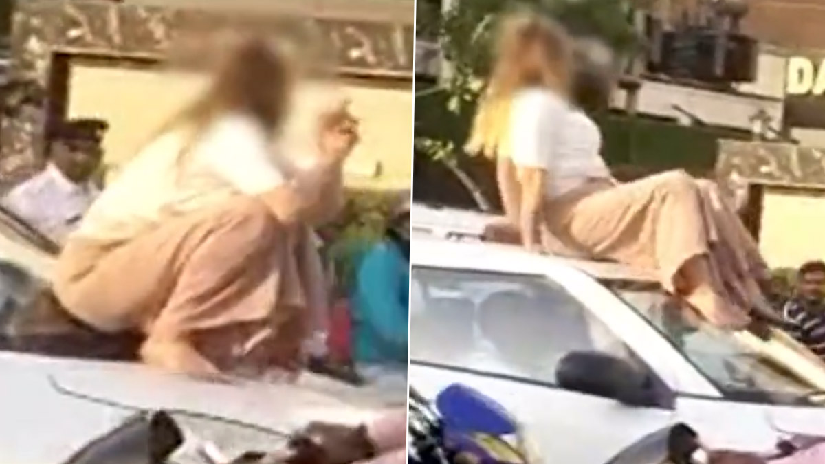 वाराणसी: गोदौलिया चौराहे पर जर्मनी की महिला ने किया हाई वोल्टेज ड्रामा, राहगीरों से की बदसलूकी