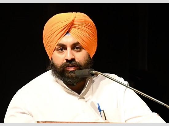 स्कूल शिक्षा विभाग द्वारा टीचिंग व नॉन टीचिंग काडर के अधिकारियों व कर्मचारियों को आदेश जारी