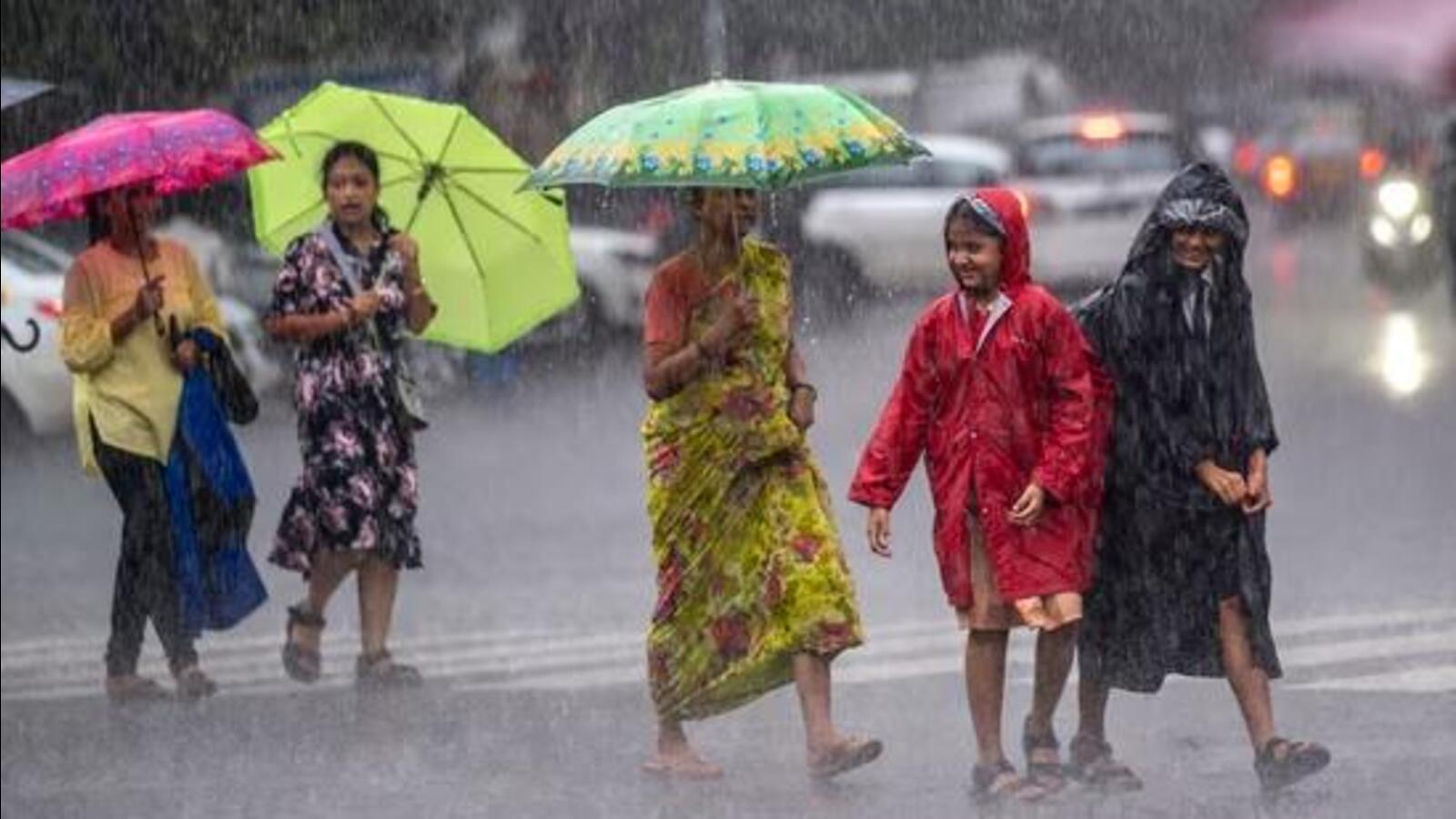 पंजाब सहित चंडीगढ़ में दिन चढ़ते ही तेज बारिश शुरू, 11 जिलों में  Yellow Alert