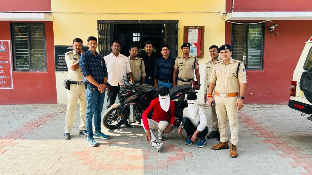 ऑनलाइन गेम की लत से बने कर्जदार: कर्जा उतारने के लिए करने लगे लूटपाट, दो आरोपी गिरफ्तार, सोने की चेन समेत अन्य सामान बरामद   