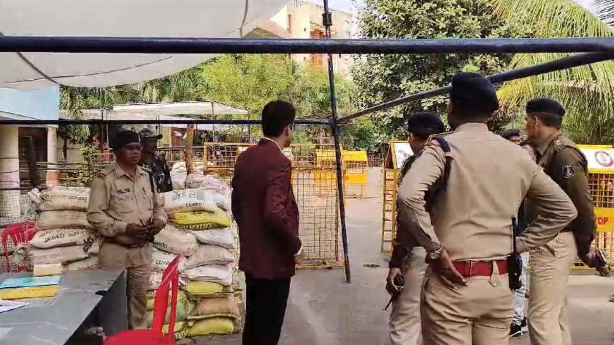 CG Election 2023 : स्ट्रांगरूम के बाहर तीन लेयर में की गई सुरक्षा व्यवस्था, 3 दिसंबर को आएंगे नतीजे, मुख्य निर्वाचन पदाधिकारी ने बीजापुर में EVM से जुड़ी शिकायत को बताया निराधार