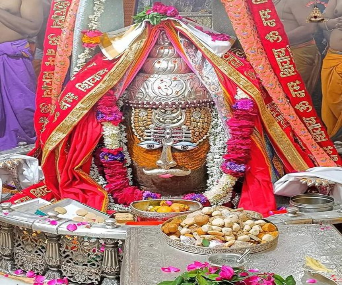 19 नवंबर महाकाल भस्म आरती: कण-कण में महादेव, भगवान महाकाल के मस्तक पर त्रिपुंड अर्पित कर किया त्रिनेत्र रूपी श्रृंगार 