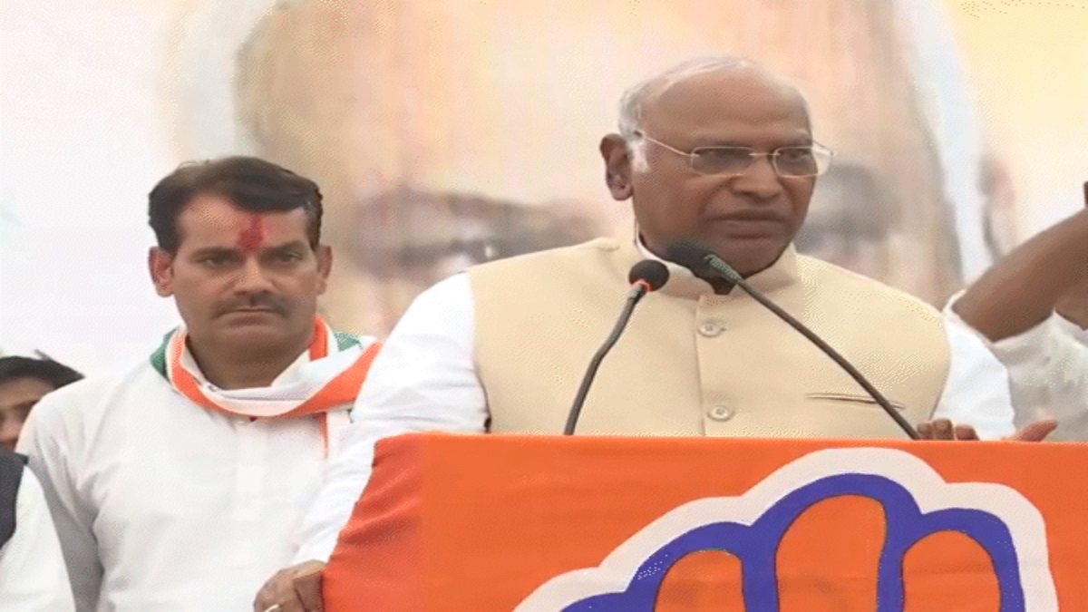 सिंधिया के गढ़ में गरजे खड़गे: भाजपा और प्रधानमंत्री पर जमकर बोला हमला, कहा- BJP में 5 पांडव; ED, CBI, IT, चौहान और मोदी