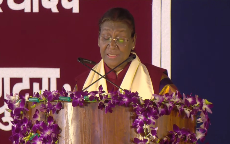 गढ़वाल विवि के दीक्षांत समारोह में पहुंचीं राष्ट्रपति द्रौपदी मुर्मू, CM धामी भी मौजूद