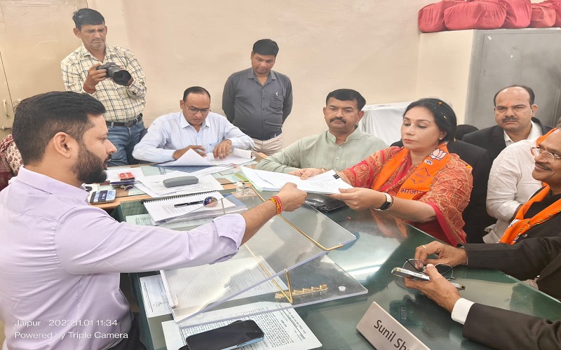 Rajasthan Election News: दीया कुमारी ने विद्याधर नगर सीट से किया नामांकन, रैली में जगह-जगह बुलडोजर से हुई पुष्पवर्षा