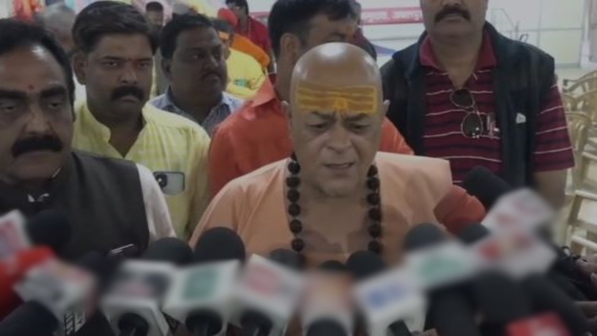 एमपी चुनाव में संतों की एंट्री: स्वामी अखिलेश्वरानंद गिरी बोले- शरारती कांग्रेस को नहीं मिलनी चाहिए मध्य प्रदेश की सत्ता