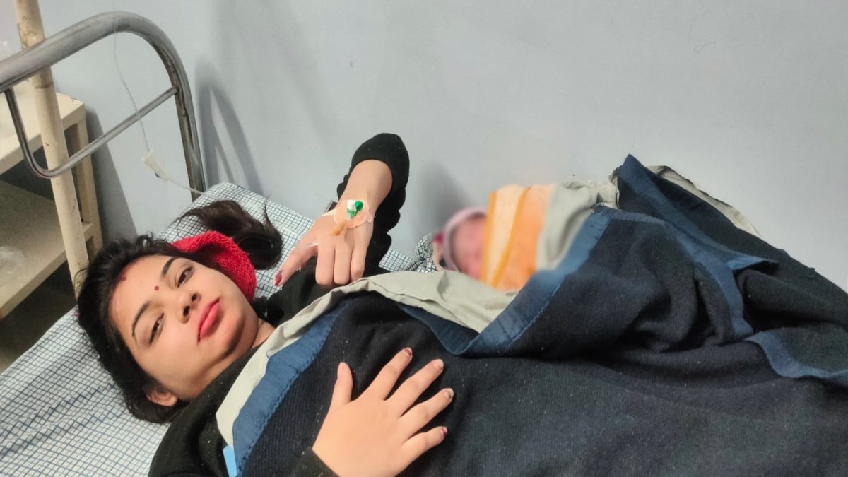 मतदान का ऐसा जूनून: प्रसव के पहले महिला ने डाला वोट फिर प्यारी सी बच्ची को दिया जन्म, कहा- सारे काम छोड़ दो सबसे पहले वोट दो