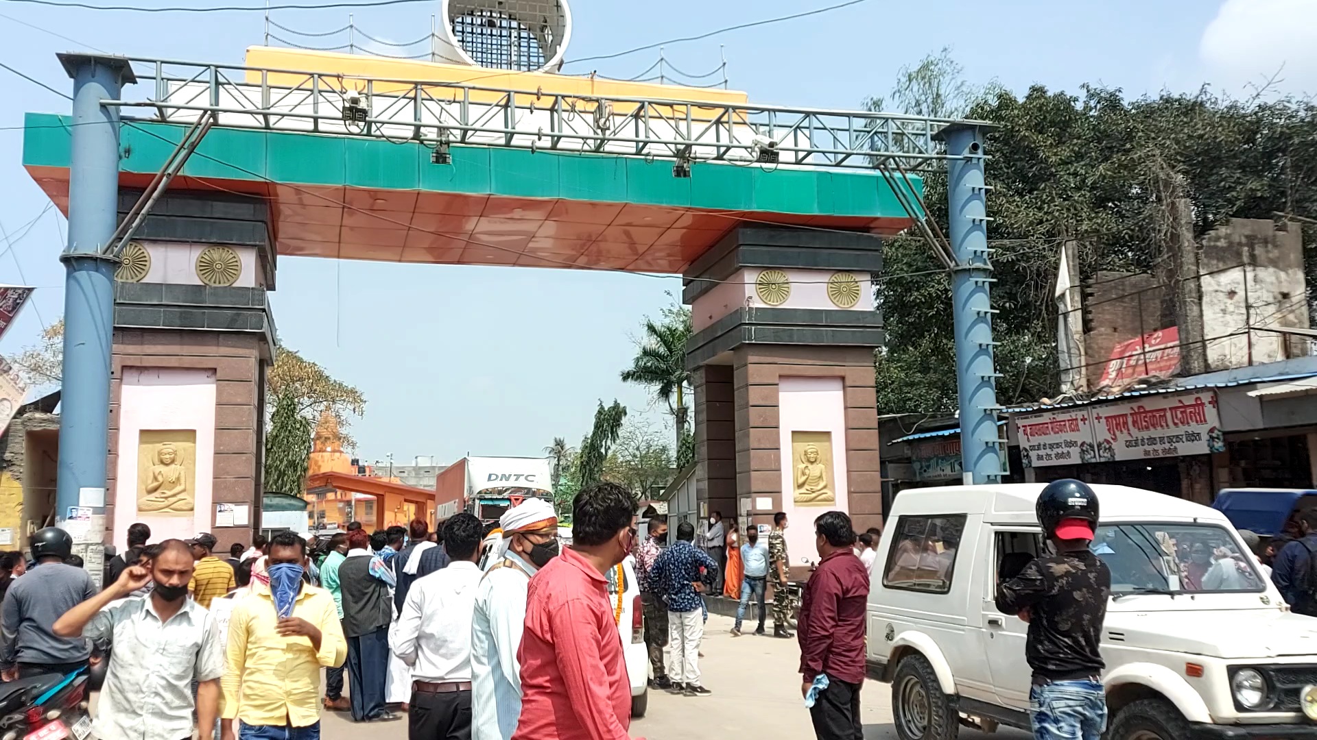 महराजगंज में 85 किलो चरस बरामद, नेपाल से लाई जा रही बड़ी खेप को पुलिस ने किया जब्त