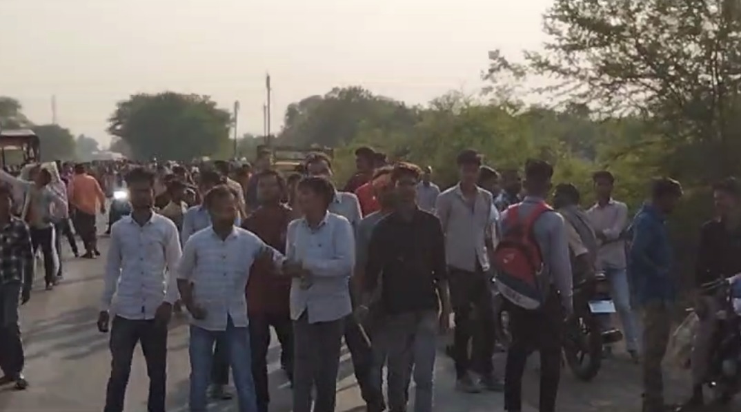 सड़क हादसे में मौत के बाद परिजनों ने किया चक्काजाम, मचा बवाल, पुलिस के फूले हाथ-पांव
