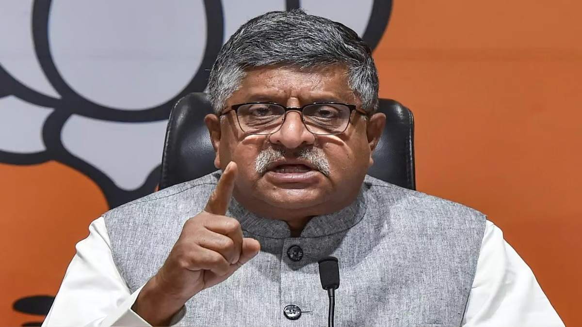 छिंदवाड़ा के बैनर में नहीं लगती सोनिया-राहुल की तस्वीरः रविशंकर प्रसाद बोले- 43 सालों से कमलनाथ अपनी कांग्रेस चलाते आए, सावरकर और राफेल को भूल राहुल जातीय जनगणना पर आ गए