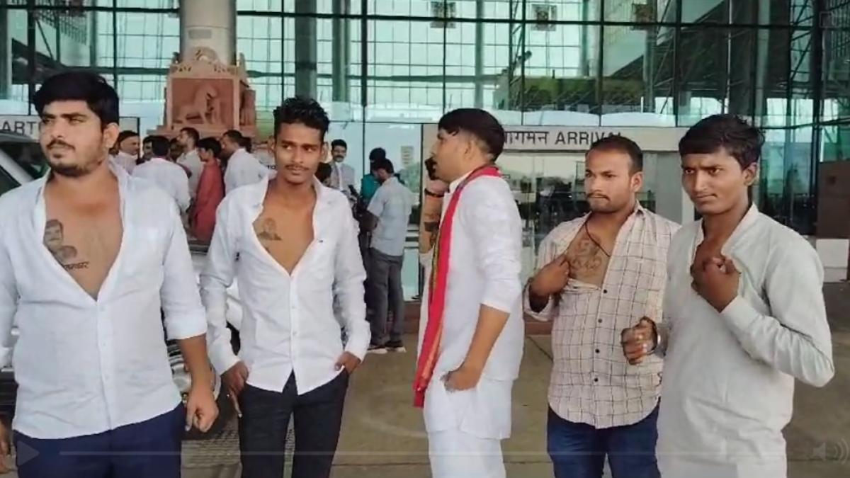 दीवानगी ऐसी कि सीने में बनवा लिया अखिलेश यादव का टैटू, ये देख हैरान हुए सपा नेता, जानें क्या है मामला