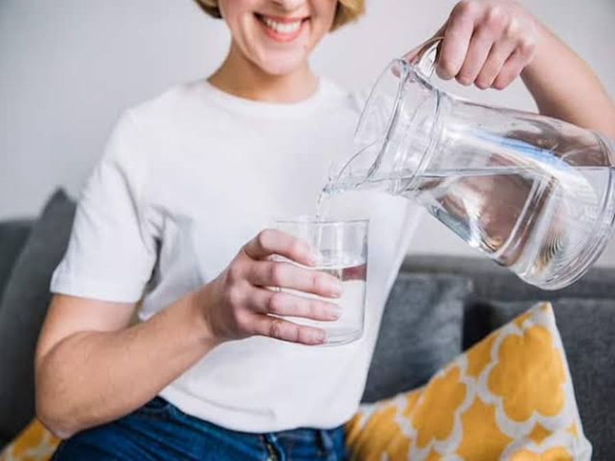 Health Tips for Winter: क्या आप भी सर्दियों में पीते हैं बहुत कम पानी? तो जानिए इस मौसम में भी 8 से 10 गिलास पानी पीना क्‍यों है जरूरी…