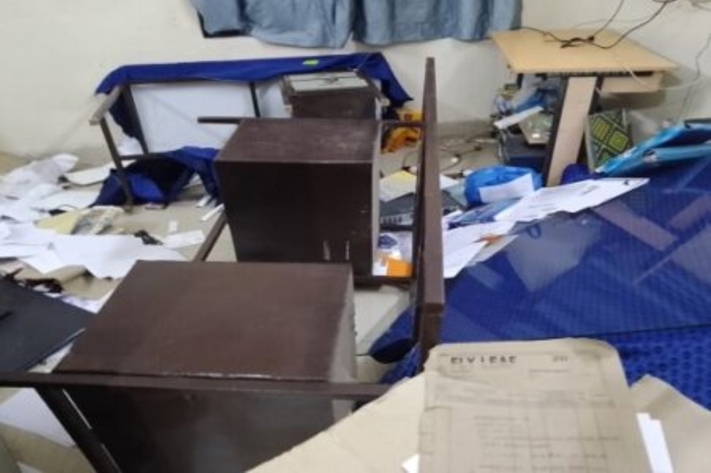 Odisha News: पिकनिक पार्टी पर पुलिस का छापा, गुस्साए स्थानीय लोगों ने थाने में की तोड़फोड़…