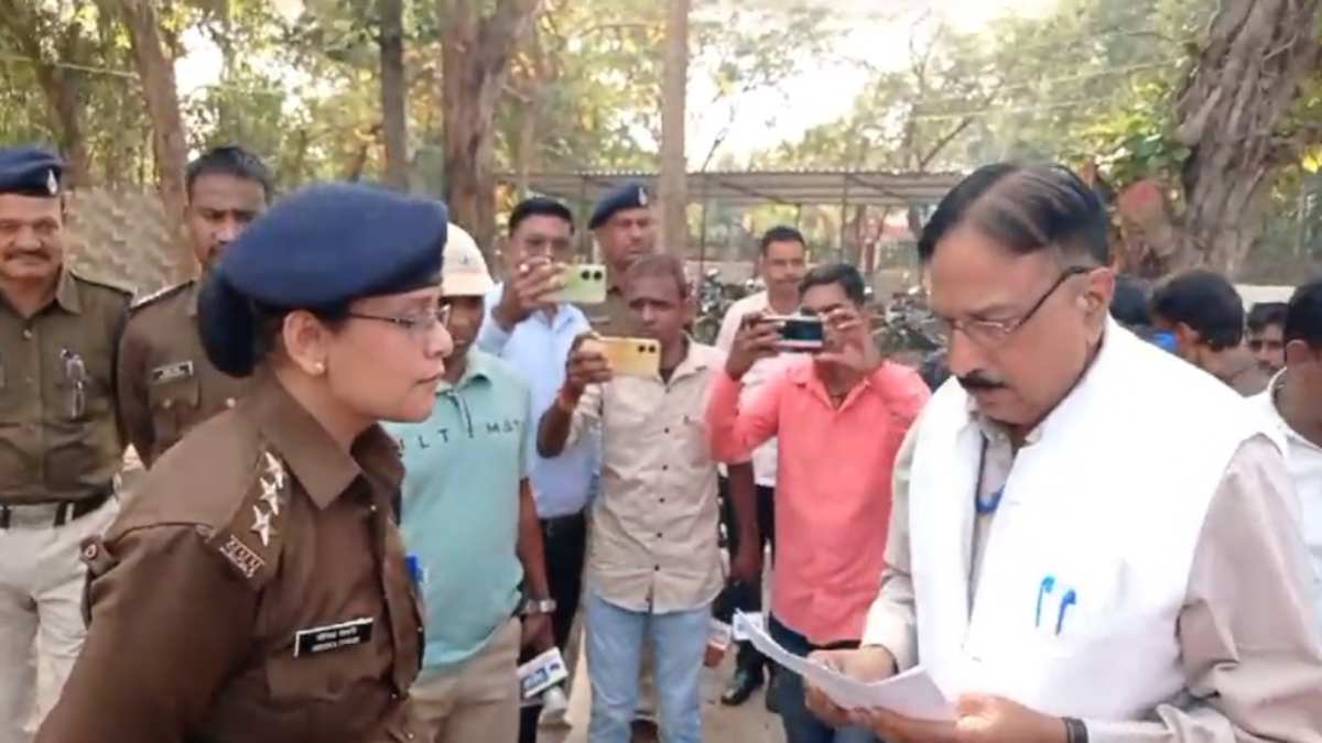 MP News: दलित महिला के साथ मारपीट मामले ने पकड़ा तूल, ग्रामीणों ने एसपी ऑफिस पहुंचकर सौंपा ज्ञापन